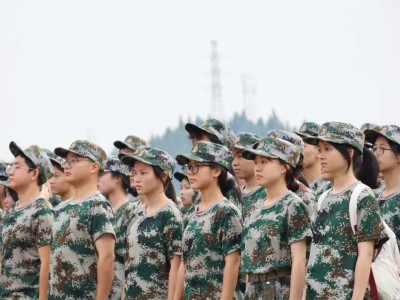 军训正当时丨迷彩青春扬斗志，意气风发少年行！