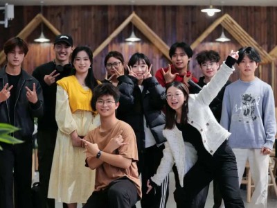 记者节，祝我们节日快乐！