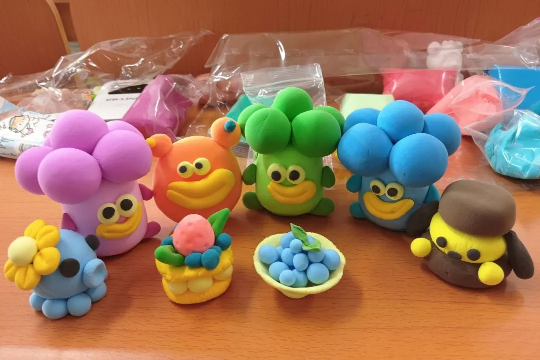 我校医药卫生学院开展“创意无限，人人都是创作者”DIY活动