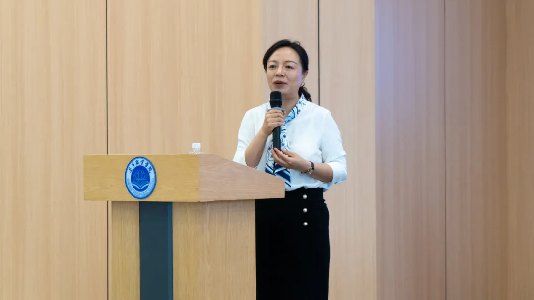 以礼赋能，共塑职教新气象丨遂宁职业学院教职工礼仪培训圆满收官！