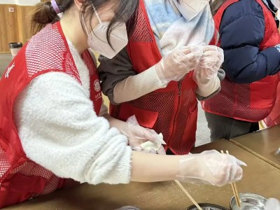 冬至暖阳照，饺子传温情 | 校团委携手医药卫生学院青年志愿者协会赴沐之爱养老院开展“冬至敬老”志愿服务活动